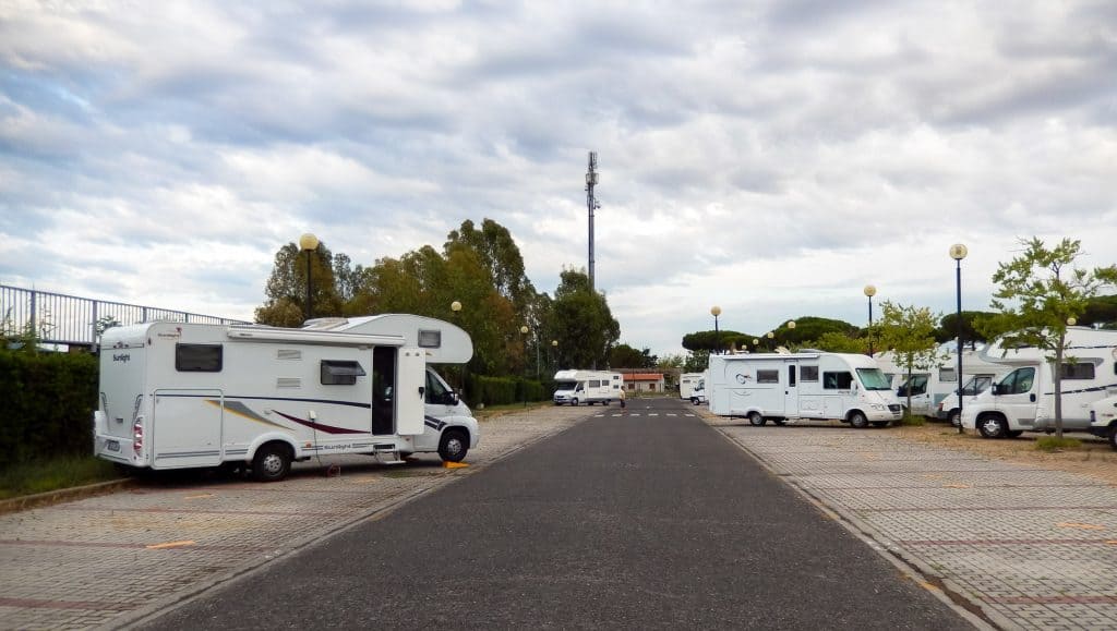 Plaza de aparcamiento para autocaravanas en Pisa