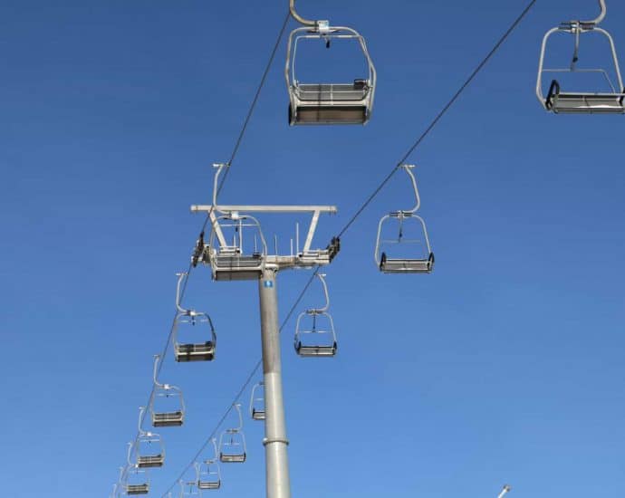 Sessellift im Skigebiet