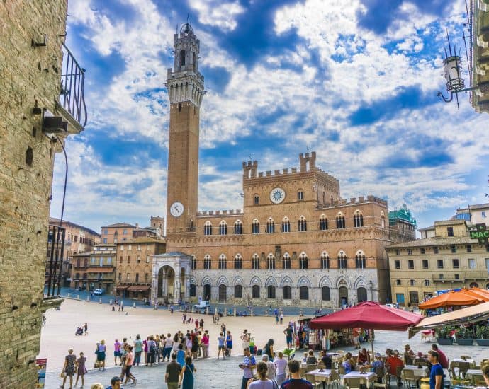Piazza del Campo mit dem Rathaus