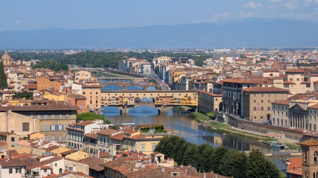 Blick zum Arno mit Ponte Vecchio
