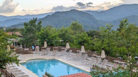 Glamping in der Toskana: Dein luxuriöser Campingurlaub zwischen Weinbergen und Meer